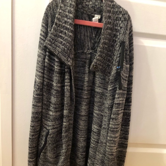 Ivivva Salt & Pepper Partial Zip & Button Sweater - Picture 8 of 15